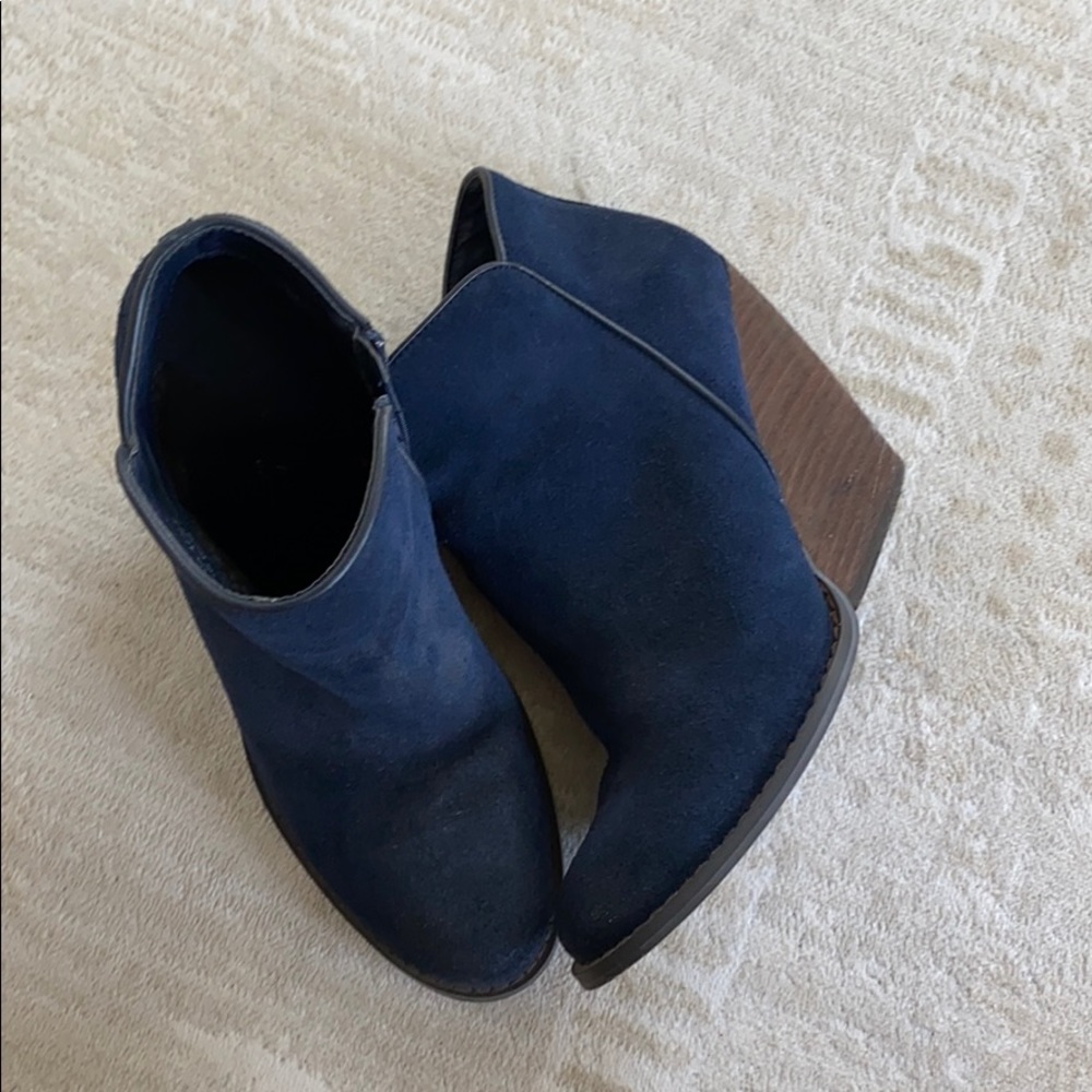 Very Volatile - blue suede ankle bootie